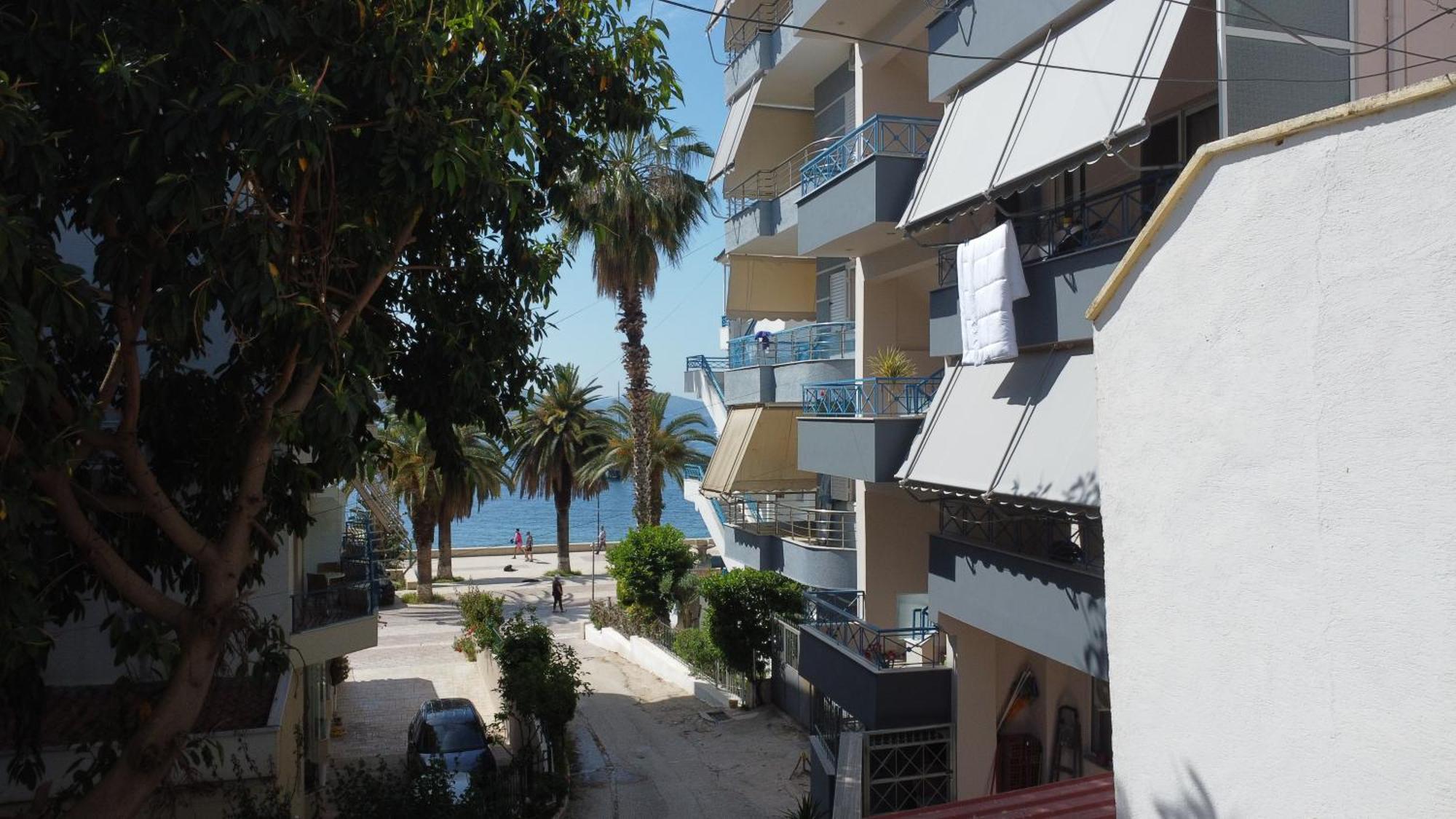 Eleana'S Apartament Sarande Bilik gambar