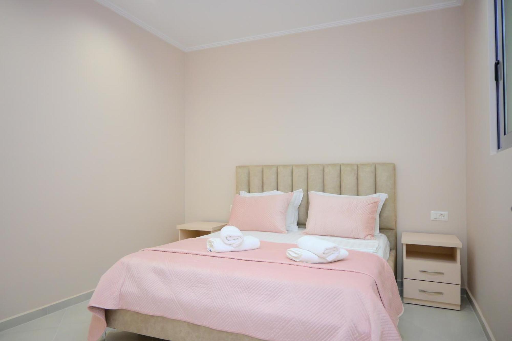 Eleana'S Apartament Sarande Bilik gambar
