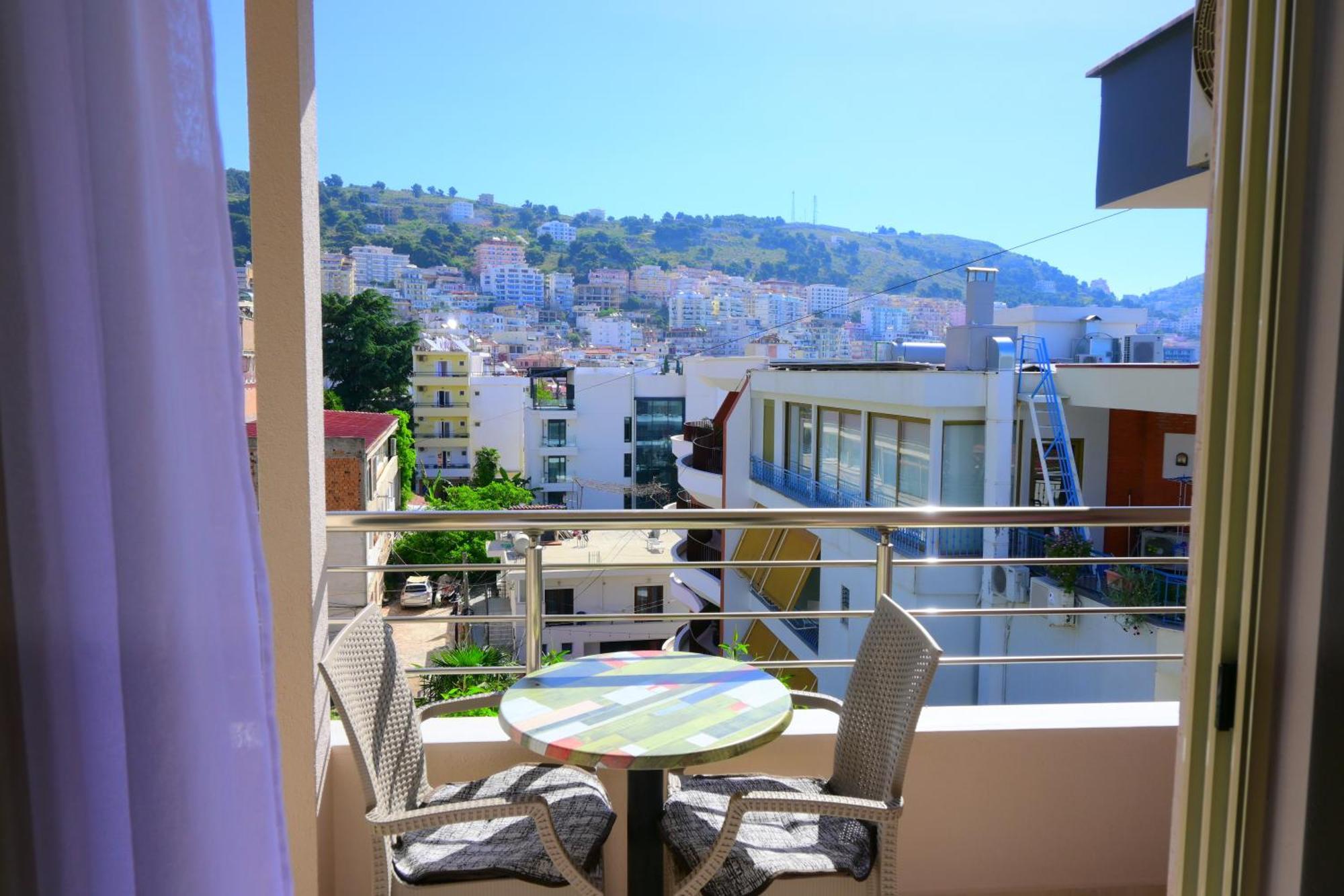 Eleana'S Apartament Sarande Bilik gambar