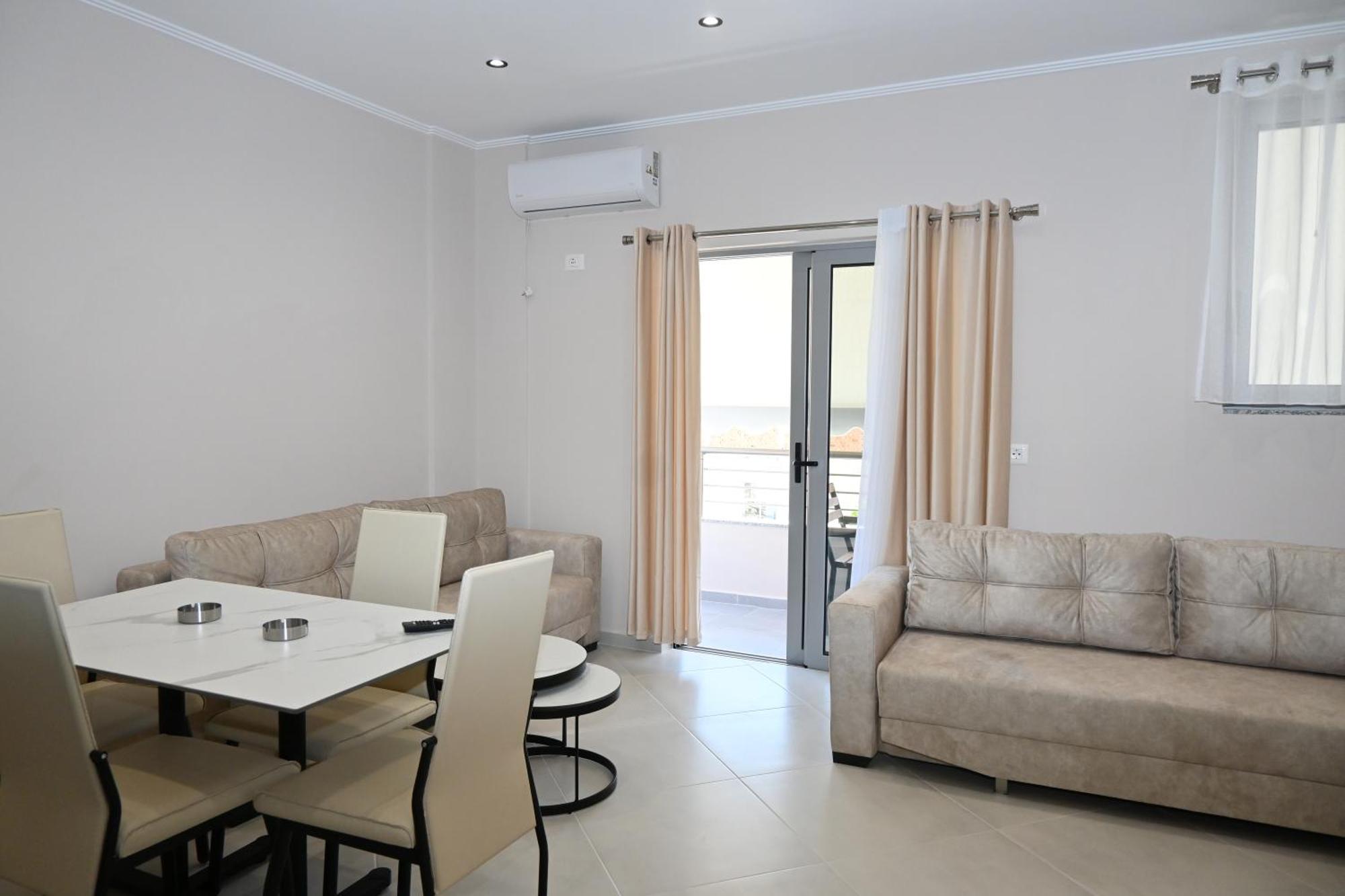 Eleana'S Apartament Sarande Bilik gambar