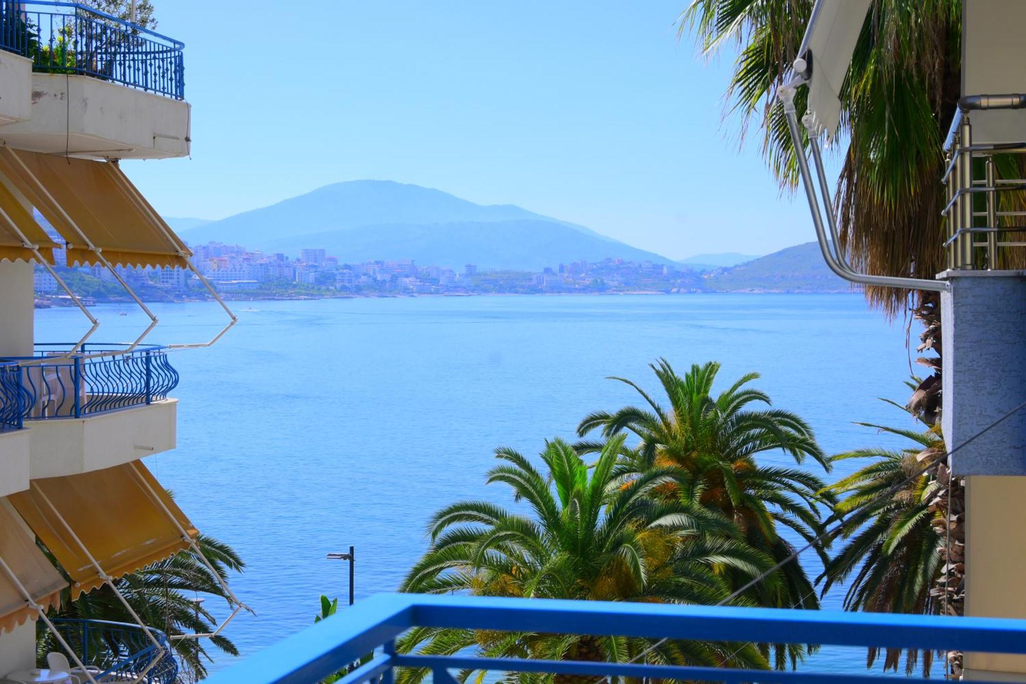 Eleana'S Apartament Sarande Bilik gambar