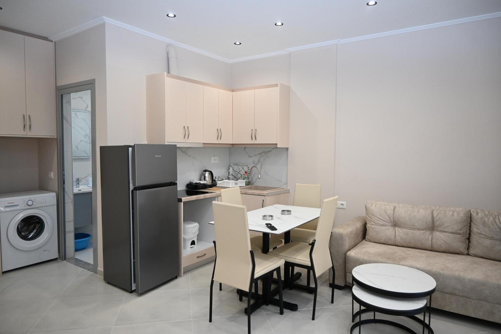 Eleana'S Apartament Sarande Bilik gambar