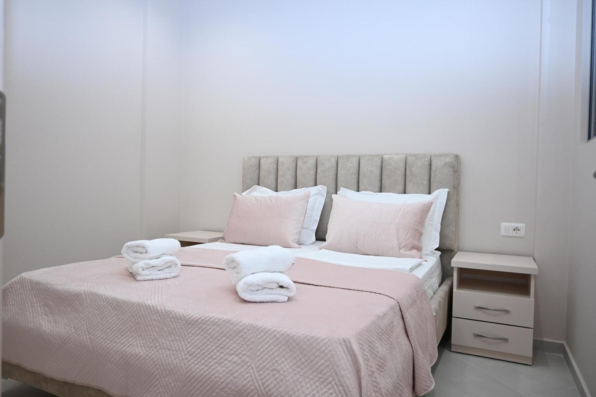 Eleana'S Apartament Sarande Bilik gambar
