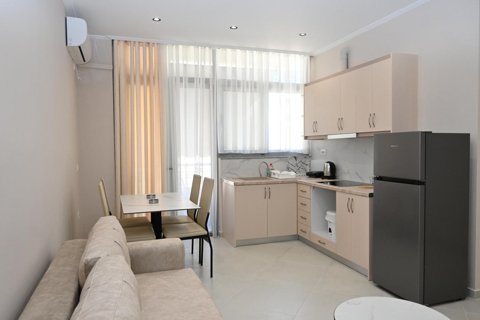 Eleana'S Apartament Sarande Bilik gambar
