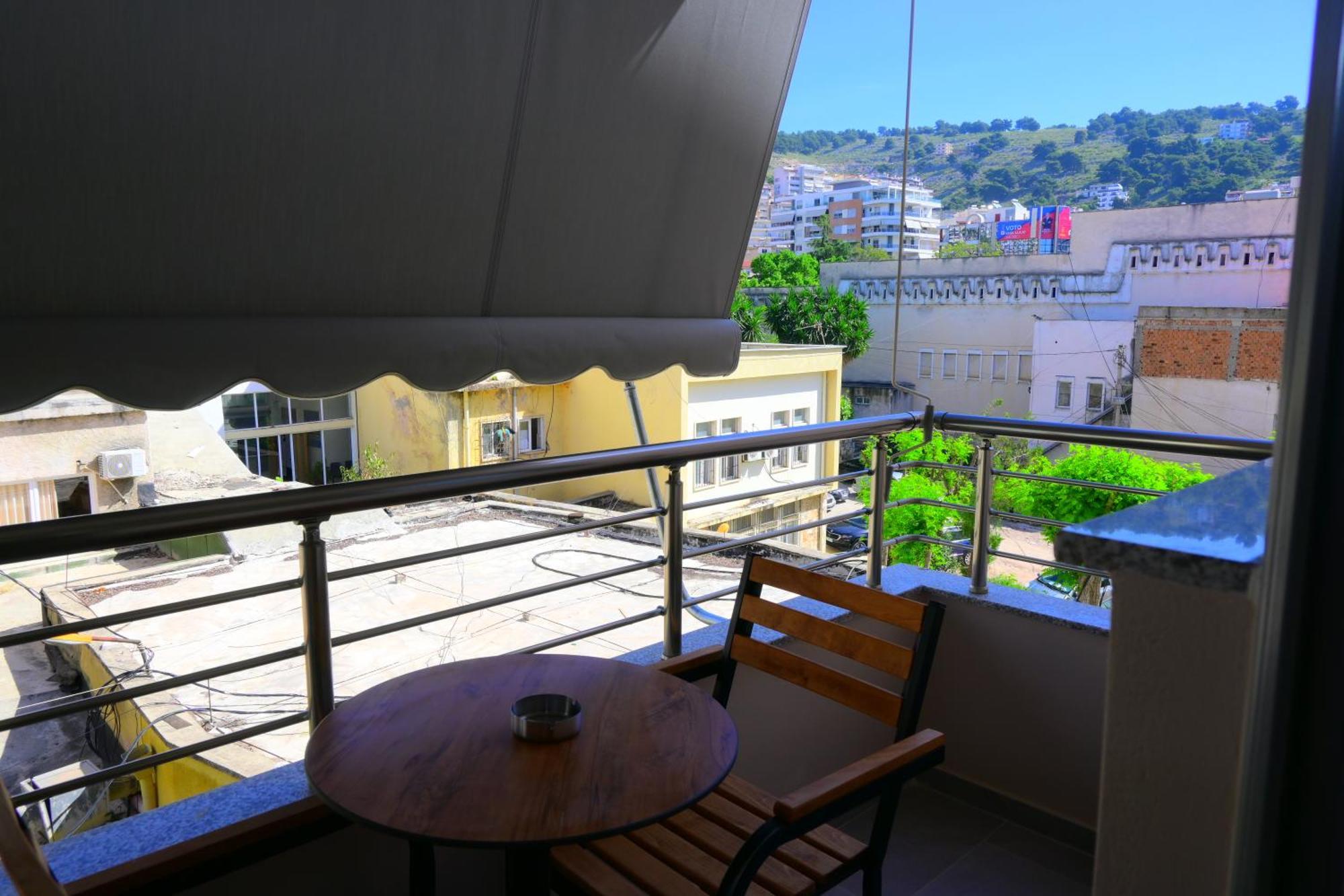 Eleana'S Apartament Sarande Bilik gambar